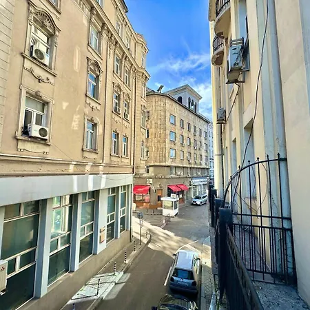 2br Bourgeois Chic - - Close To Metro